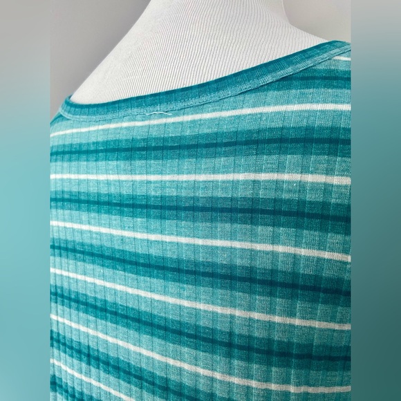 LuLaRoe Carly Dress Blue Striped Ribbed Fabric High Low - Picture 5 of 6